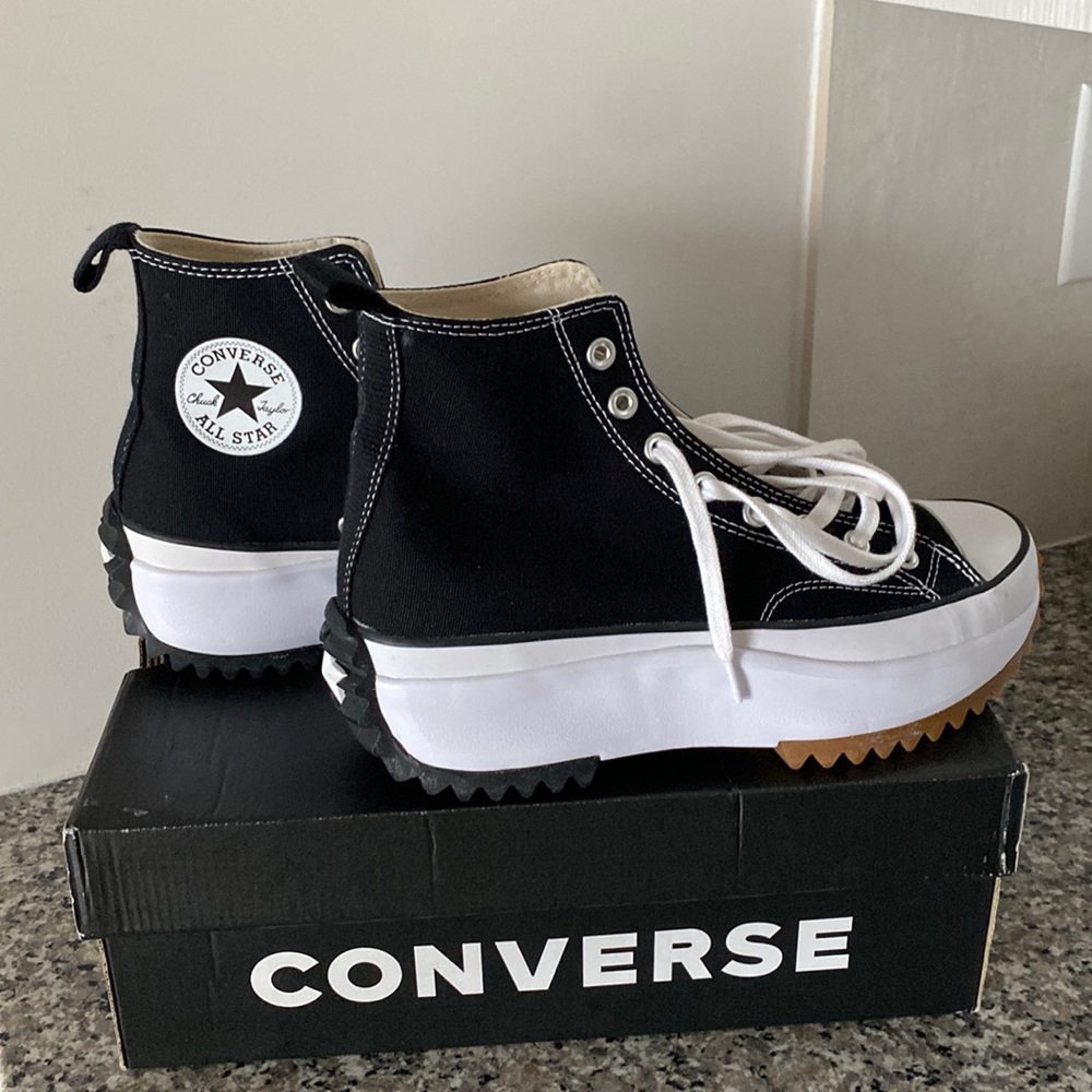 NEW NEVER WORN Chuck Taylor Run Star Hike High Top Platform Sneaker Size 9W/7.5M